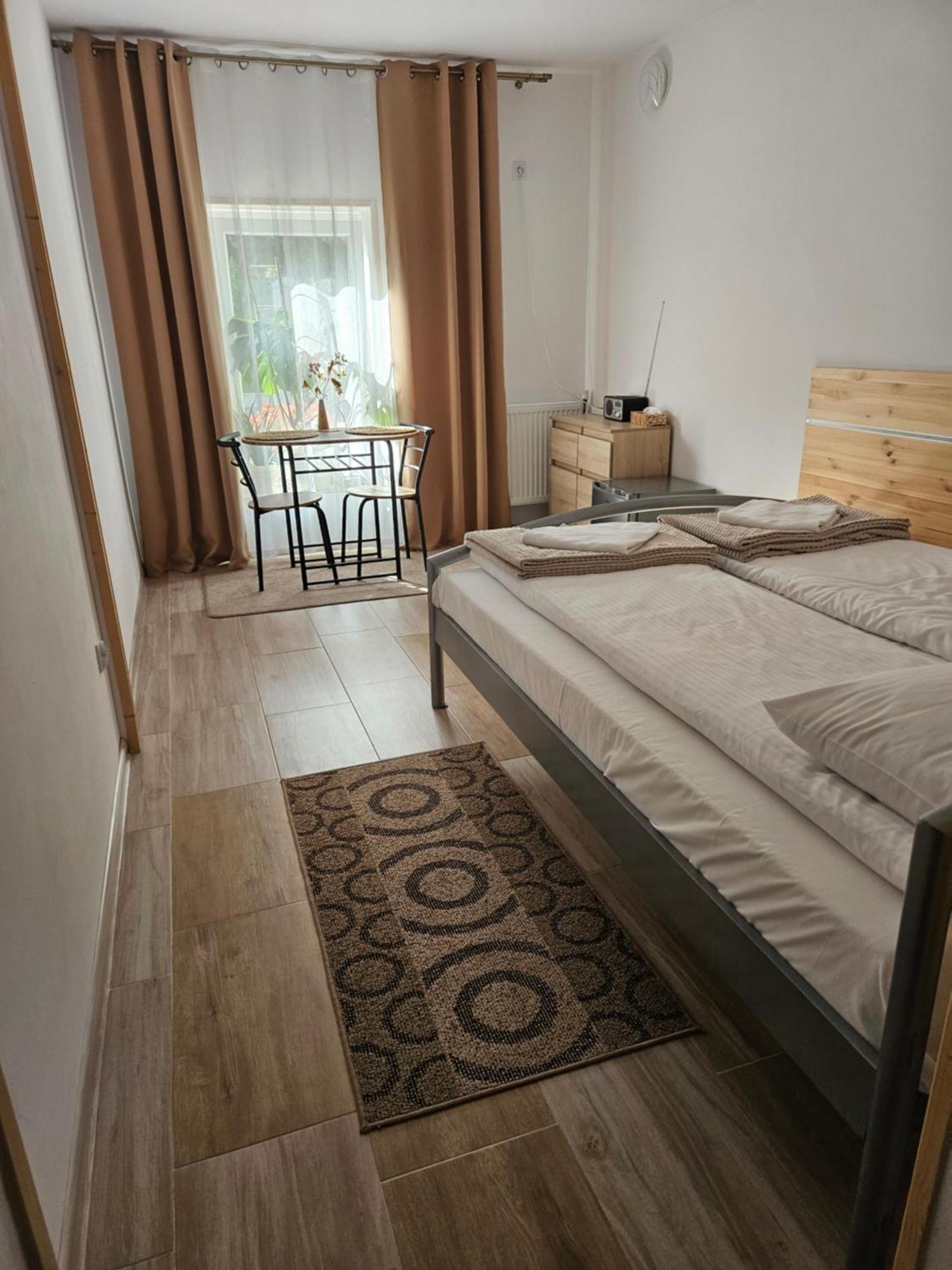 Noclegi U Przewodnikow - Zwiedzaczek Lubawka Kamer foto