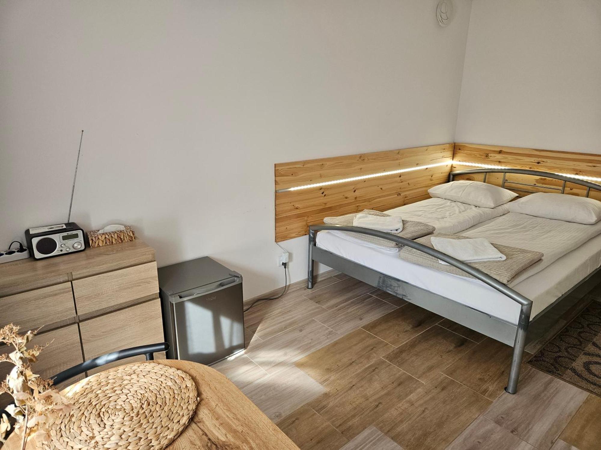 Noclegi U Przewodnikow - Zwiedzaczek Lubawka Kamer foto